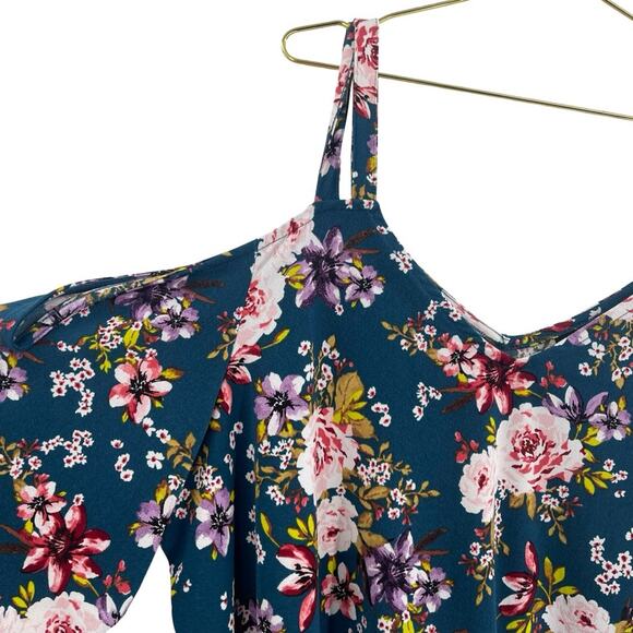 Torrid Floral Cold Shoulder Blouse - Blue and White plus size 4 - Picture 4 of 8